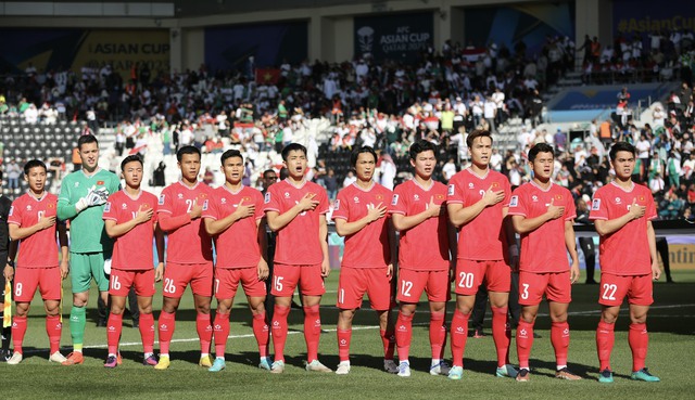 Vì giấc mơ World Cup, bóng đá Việt Nam và HLV Troussier hãy cùng nhau thay đổi- Ảnh 2.