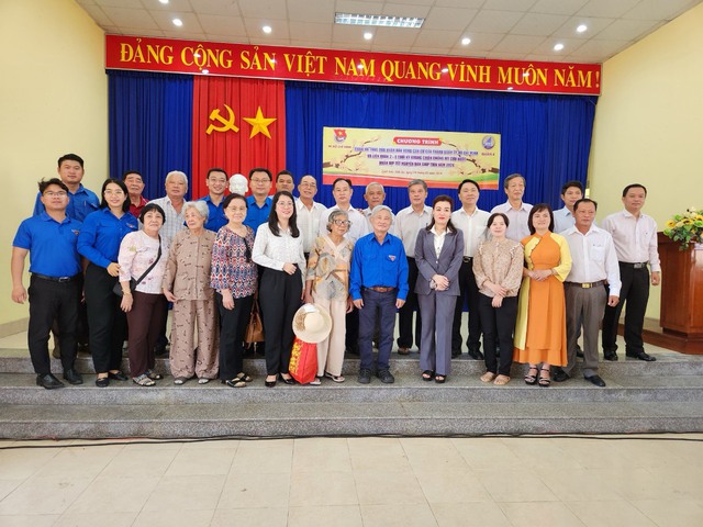 VWS tài trợ hơn 150 triệu đồng quà tết cho người dân Quới Sơn, Bến Tre- Ảnh 1.