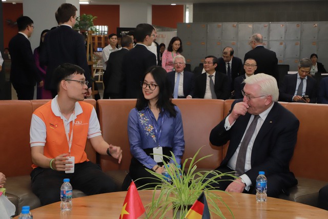 Tổng thống CHLB Đức tham quan phòng thực hành Trường ĐH Việt Đức- Ảnh 4.