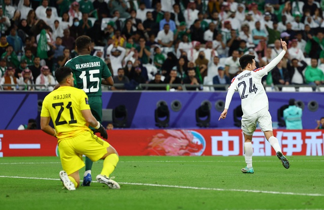 Chơi ấn tượng trước đội Ả Rập Xê Út, Thái Lan hiên ngang đứng nhì bảng F- Ảnh 2.