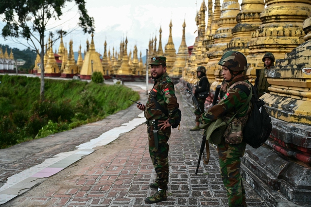 Myanmar bác tin xử tử các tướng đầu hàng phe nổi dậy- Ảnh 2.