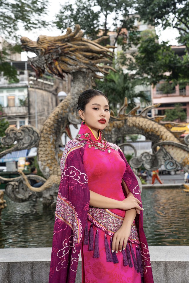 Áo dài truyền thống rồng cưỡi mây độc đáo của Võ Việt Chung- Ảnh 2.