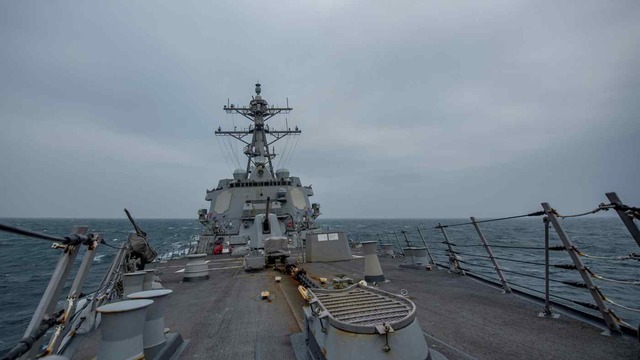 Tàu khu trục Mỹ đi qua eo biển Đài Loan, Trung Quốc phản ứng- Ảnh 1.
