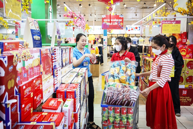 Hàng hóa đầy kệ, giá bình ổn, sức mua tại các siêu thị đã bắt đầu tăngẢnh: NHẬT THỊNH