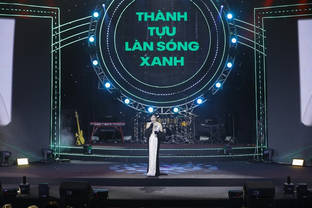 Văn Mai Hương và Tăng Duy Tân đoạt giải 'Ca sĩ của năm' Làn Sóng Xanh 2023- Ảnh 8.