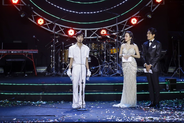 Văn Mai Hương và Tăng Duy Tân đoạt giải 'Ca sĩ của năm' Làn Sóng Xanh 2023- Ảnh 6.