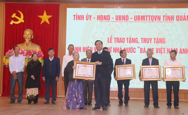 Trao tặng, truy tặng danh hiệu cho 22 Bà mẹ Việt Nam anh hùng ở Quảng Trị- Ảnh 2.