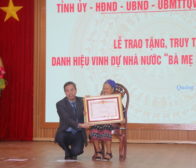 Trao tặng, truy tặng danh hiệu cho 22 Bà mẹ Việt Nam anh hùng ở Quảng Trị- Ảnh 1.