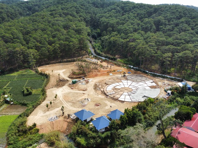Nhiều công trình xây dựng sai phép tại dự án mở rộng Khu du lịch thác Prenn- Ảnh 1.