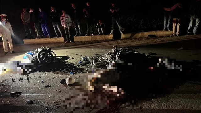 Tai nạn xe máy, 3 người chết, 2 người bị thương nặng- Ảnh 1.