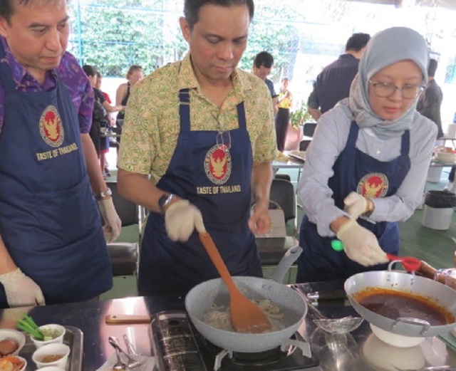 Tổng lãnh sự quán Thái Lan tổ chức chương trình hướng dẫn nấu món ăn Thái- Ảnh 5.