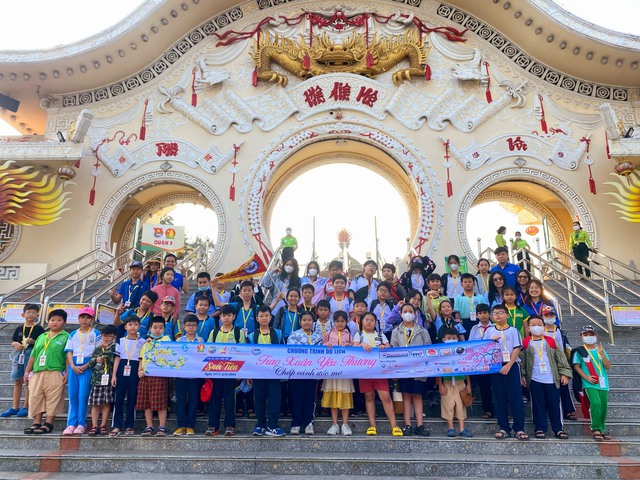 'Trao xuân yêu thương' cho 3.000 trẻ mồ côi, khó khăn trên địa bàn TP.HCM- Ảnh 1.