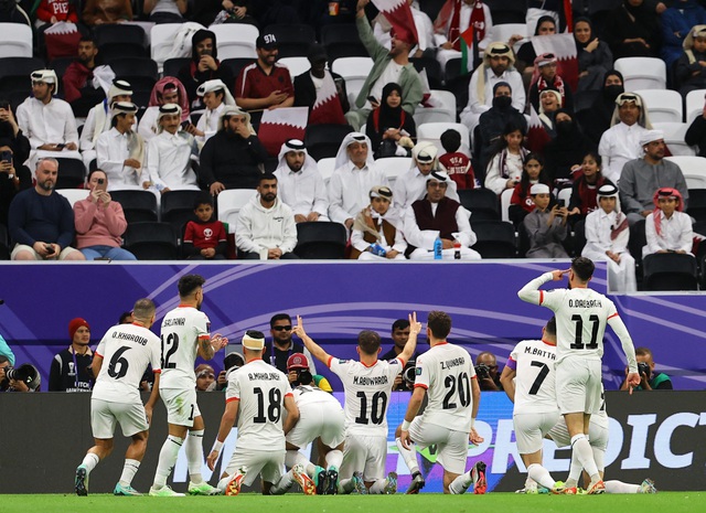 Ngược dòng đánh bại Palestine, đội tuyển Qatar tiếp tục hành trình bảo vệ ngôi vương- Ảnh 3.