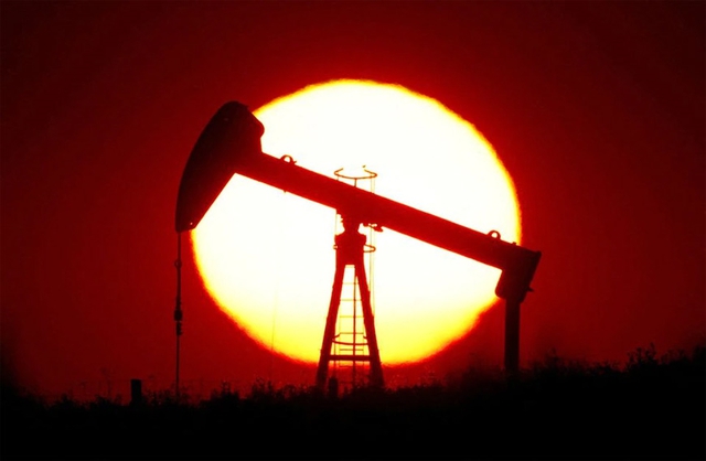 Giá dầu thô giữ đà tăng do xung đột tại Trung Đông leo thang