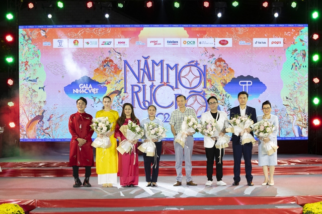 Nghệ sĩ 'Gala nhạc Việt' trao quà tết cho trẻ em nghèo- Ảnh 1.