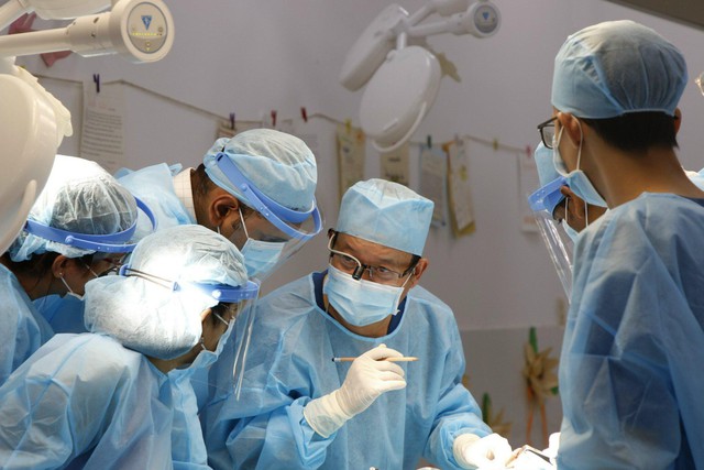 Bác sĩ Việt Nam được mời giảng dạy về Implant cho Bác sĩ nước ngoài- Ảnh 2.