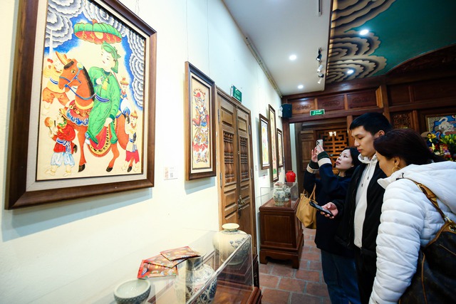 Hà Nội triển lãm tranh dân gian Hàng Trống với nghệ thuật họa kim sa- Ảnh 9.