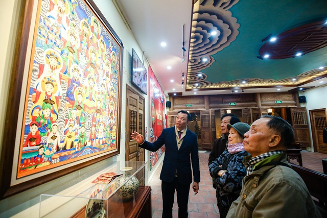 Hà Nội triển lãm tranh dân gian Hàng Trống với nghệ thuật họa kim sa- Ảnh 1.