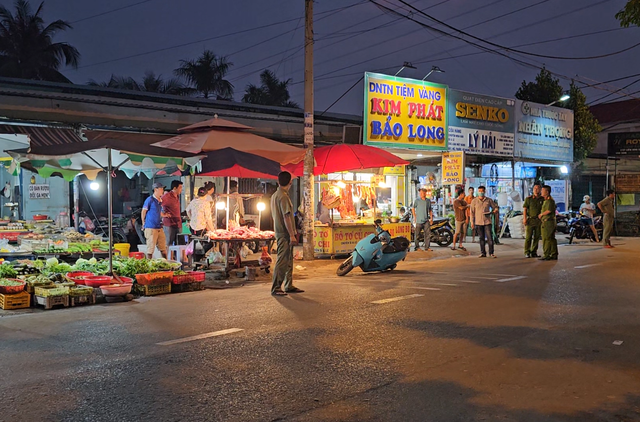 Điều tra vụ người đàn ông ngồi sau xe máy tự ngã xuống đường tử vong- Ảnh 1.