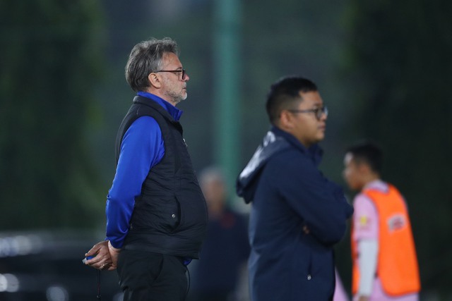 AFC tiết lộ danh sách đội tuyển Việt Nam dự Asian Cup: HLV Troussier quyết định sốc- Ảnh 2.