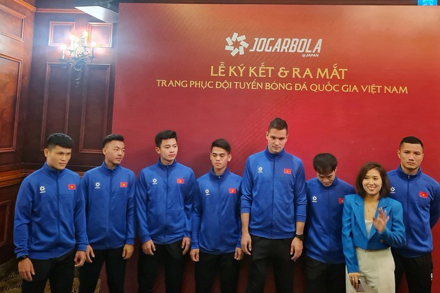 Tổng thư ký VFF làm trưởng đoàn, đội tuyển Việt Nam mặc áo mới dự Asian Cup- Ảnh 4.