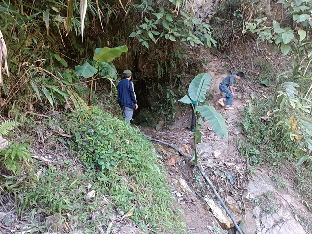 Đào hầm sâu 80 m, khai thác trái phép 1 tấn quặng vàng- Ảnh 2.