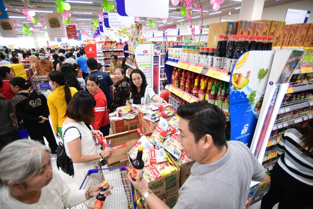 Sức mua đầu năm khởi sắc, siêu thị đón lượng khách lớn- Ảnh 1.