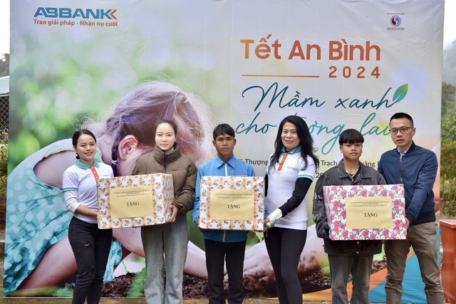Lần đầu tiên ABBANK phát động gây quỹ 50.000 cây gỗ lớn cho tỉnh Quảng Bình- Ảnh 10.