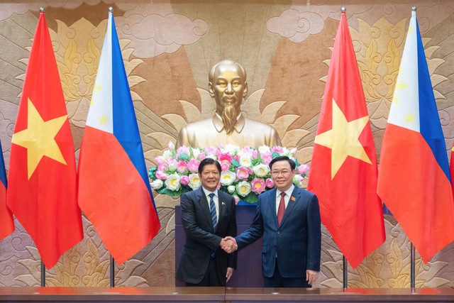 Chủ tịch Quốc hội Vương Đình Huệ hội kiến Tổng thống Philippines- Ảnh 1.