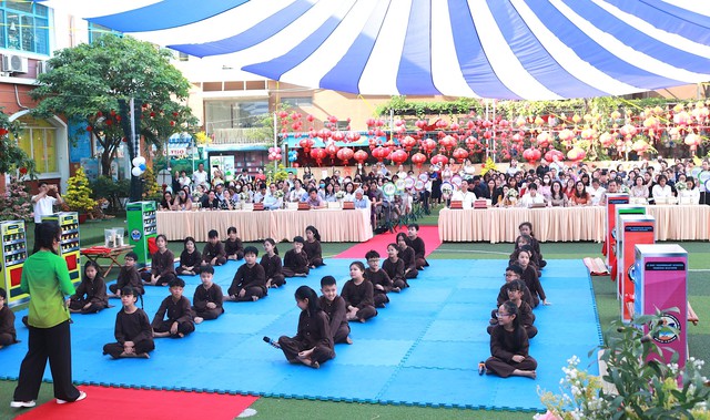 Học sinh tiểu học 'cầm trịch' tiết sinh hoạt, nói chuyện hoàn toàn bằng tiếng Anh- Ảnh 5.