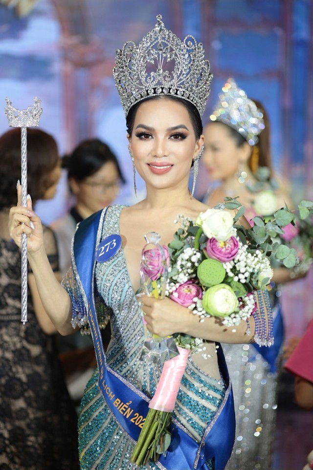 Võ Thị Ánh Tuyết là tân Hoa hậu Doanh nhân Du lịch Biển 2023- Ảnh 1.