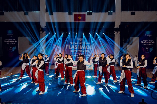 Khánh Thi bất ngờ với màn trình diễn flashmob của học sinh THPT tại TP.HCM- Ảnh 5.