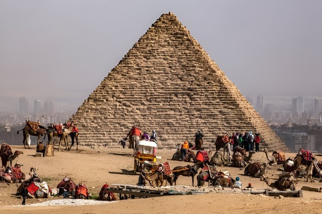 Dự án 'thay áo' cho kim tự tháp ở Ai Cập gây tranh cãi- Ảnh 1.