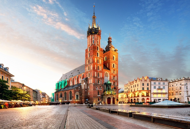 Khám phá Krakow, thành phố cổ kính và tráng lệ tại Ba Lan- Ảnh 1.