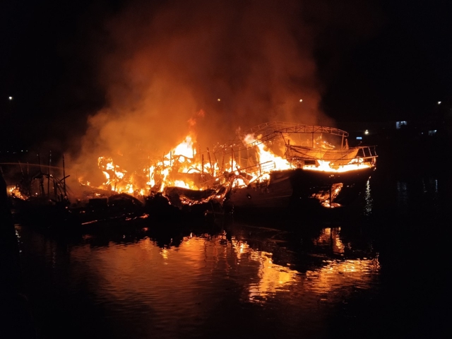 Điều tra vụ cháy tàu trên sông biên giới Ka Long- Ảnh 1.