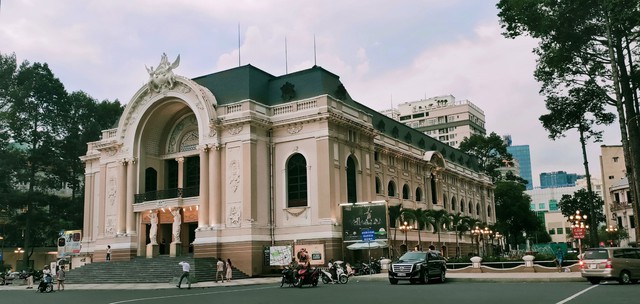 Nhà hát TP.HCM, công trình kiến trúc hơn 120 năm tuổi, là nơi diễn ra các chương trình văn hóa nghệ thuật và sự kiện chính trịnh, ngoại giao của thành phố