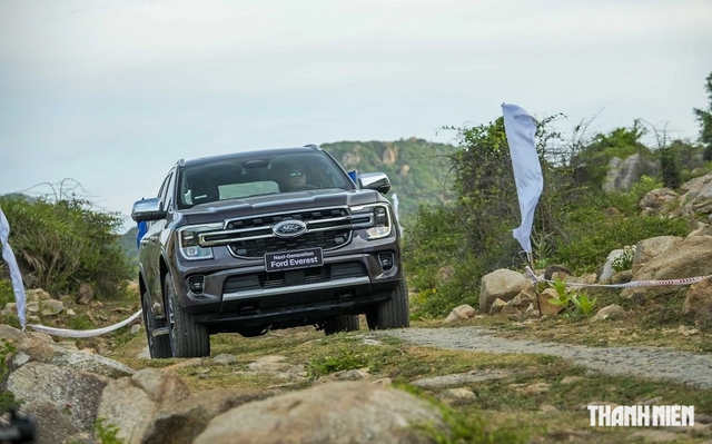 Toyota Fortuner 2024 cải tiến 'nhỏ giọt', đủ sức đấu Ford Everest?- Ảnh 3.