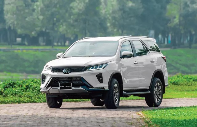 Toyota Fortuner 2024 cải tiến 'nhỏ giọt', đủ sức đấu Ford Everest?- Ảnh 1.