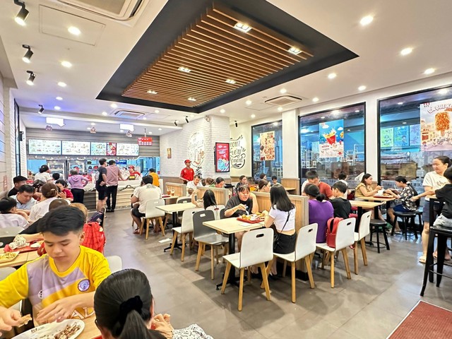 Yếu tố làm nên thành công của KFC trên hành trình hơn 26 năm tại Việt Nam- Ảnh 1.