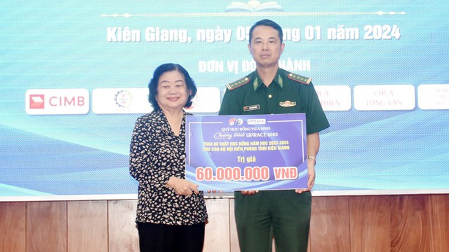 Trao học bổng Vừ A Dính cho học sinh Kiên Giang- Ảnh 2.