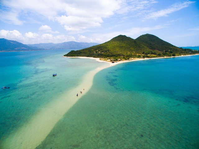 Du lịch biển quanh Ninh Hòa với cát trắng mịn và làn nước trong xanh quyến rũ- Ảnh 5.