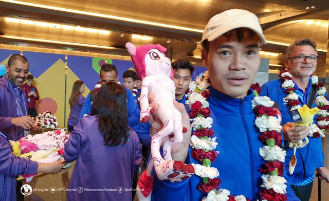 Chuyến đi bình an của đội tuyển Việt Nam đến Qatar, khán giả chờ tin chiến thắng - Ảnh 5.