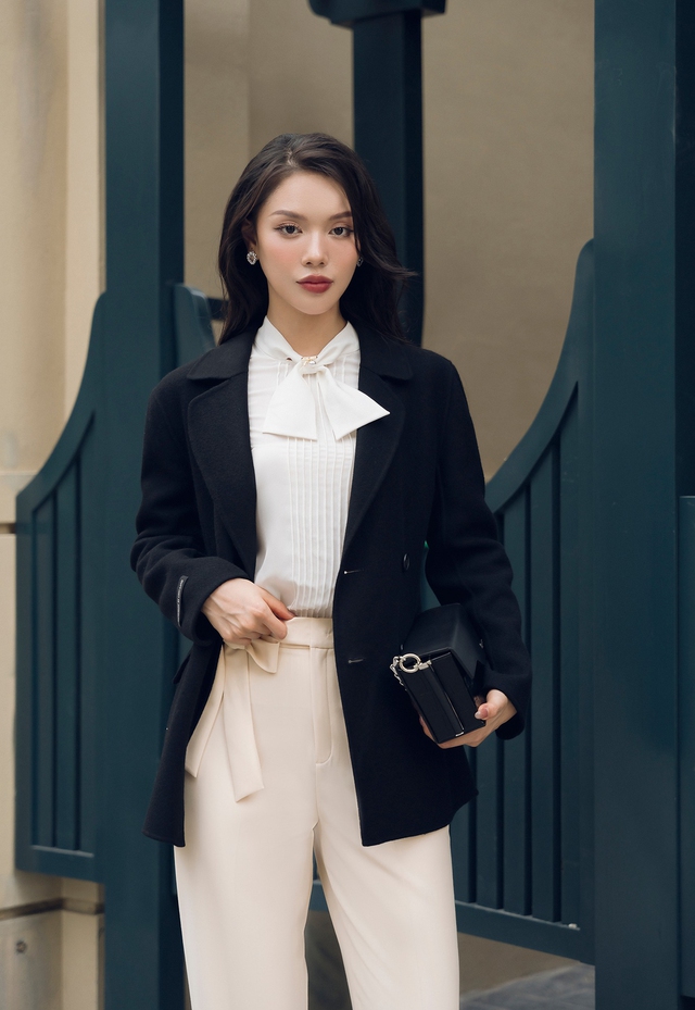 Những mẫu áo blazer làm nên thần thái và sự chuyên nghiệp cho quý cô- Ảnh 1.