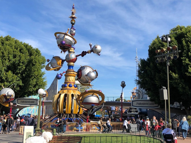 Bật mí hành trình khám phá thiên đường giải trí Disneyland - Ảnh 2.