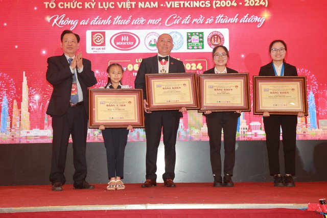 Đại sứ Ngô Quang Xuân nhận kỷ lục Việt Nam với Chuyện 'đi sứ' thời hội nhập- Ảnh 5.