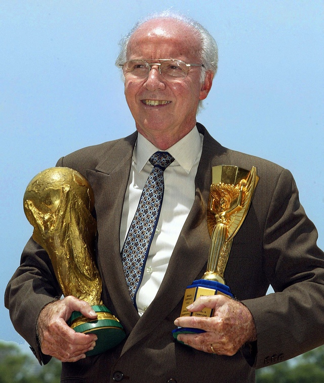 Bóng đá Brazil thương tiếc tiễn biệt huyền thoại Mario Zagallo- Ảnh 2.