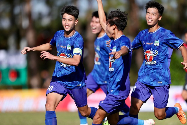 Giải U.19 : HLV Lư Đình Tuấn và đội TP.HCM bại trận trước đối thủ 16 tuổi- Ảnh 7.