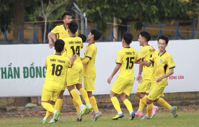 Giải U.19 : HLV Lư Đình Tuấn và đội TP.HCM bại trận trước đối thủ 16 tuổi- Ảnh 9.
