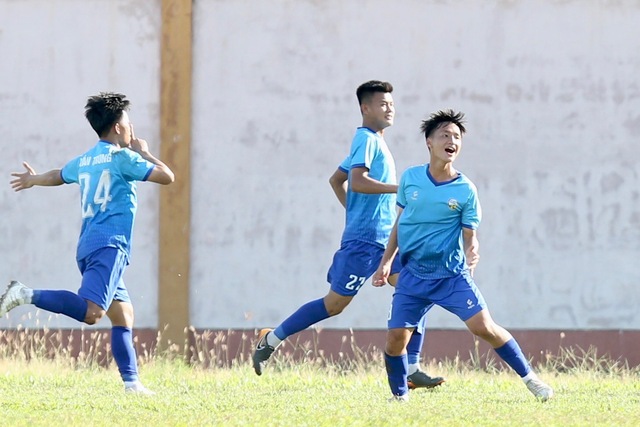Giải U.19 : HLV Lư Đình Tuấn và đội TP.HCM bại trận trước đối thủ 16 tuổi- Ảnh 10.