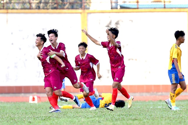 Giải U.19 : HLV Lư Đình Tuấn và đội TP.HCM bại trận trước đối thủ 16 tuổi- Ảnh 11.